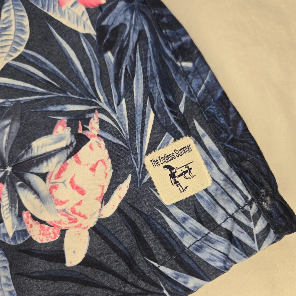 The Endless Summer Swim Trunks Size Medium Navy Blue Hawaiian‎ Print  Mesh Lined